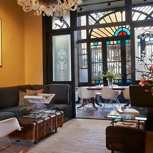 https://hotel-les-charmes.valkenburgaandegeul-hotels.com